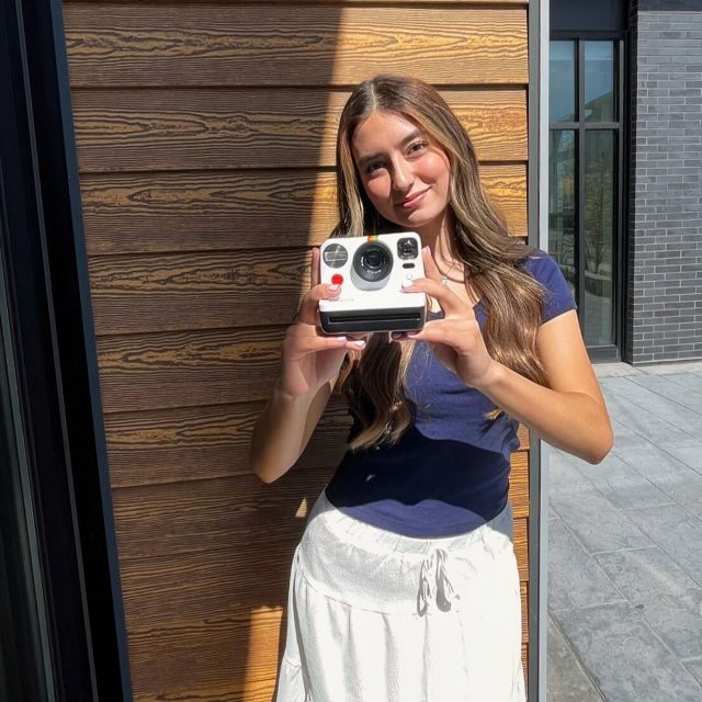 GIVEAWAY‼️

Freeze the fun, frame the memories! Enter to win a Polaroid camera and turn your everyday moments into forever memories! 📸✨🤗

To enter:

1️⃣Tag 3 people you can’t wait to make memories with this year 

2️⃣For an extra entry repost to your story 

Winner will be announced September 24 at 2pm 

#VERVEBoise #boisestate #studenthousing #summer #apartment #capturethememories #polaroid