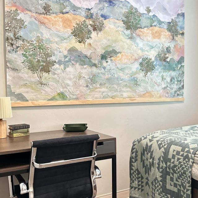 Have you ever driven by and thought, “I wonder what’s inside?” 👀

Here’s a sneak peek, but trust us, it’s even BETTER in person. 😇🙌

Come take a tour and see for yourself 🤩

#VERVEBoise #boisestate #studenthousing #summer #apartment #tour #whatsinside