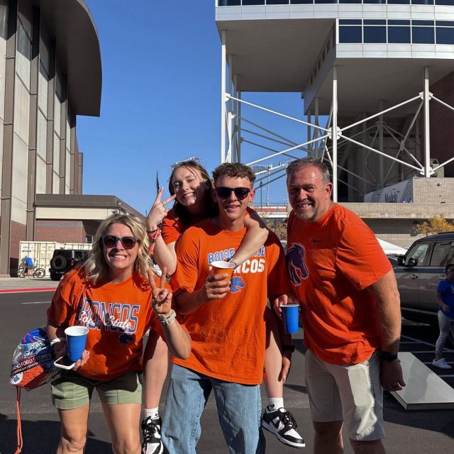 POV: Family weekend just became a core memory! 💙🧡🎉

The vibes all week were off the charts!! We are already counting down the days till next year who!! 🙌🥳

The best memories start at Verve and your next chapter is calling! 📞☎️

Apply today for fall 2027 and come see what the HYPE is all about!!! 🤩🤝🏡

#VERVEBoise #boisestate #studenthousing #apartment