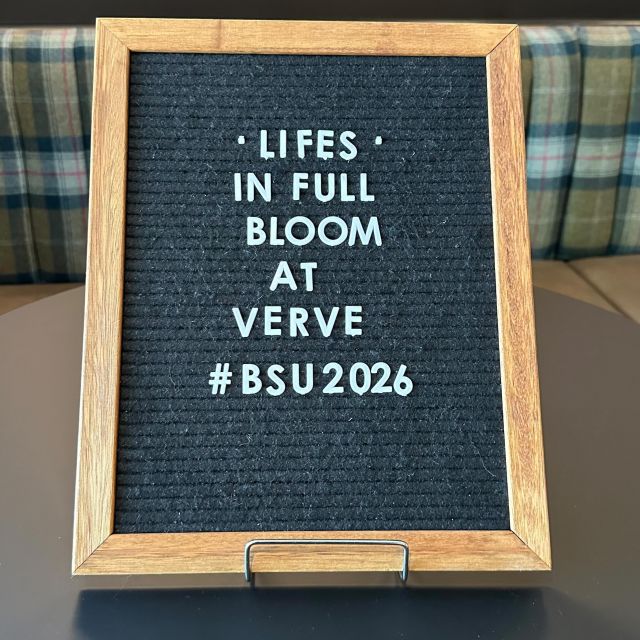 Looks like someone’s packing their bags. 
🧳💼🥳

Welcome home!!! 🥹😇🏠

#VERVEBoise #boisestate #studenthousing #summer #apartment #welcomehome