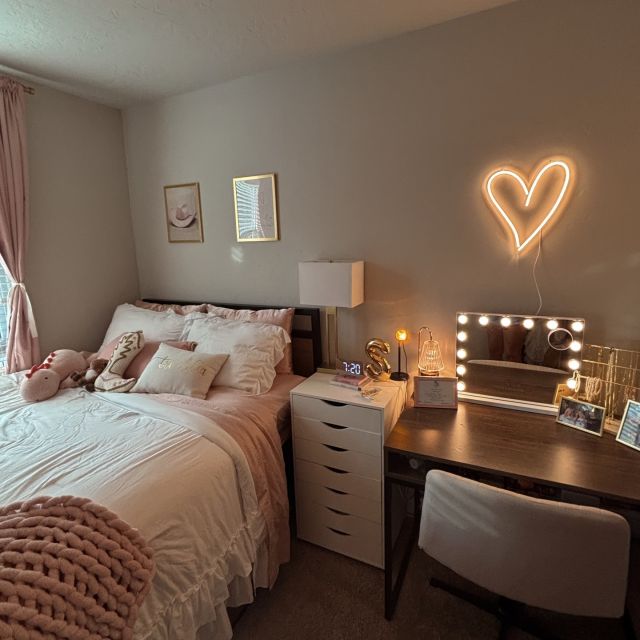If “perfect apartment” is on your vision board…we’ve got you! 

Schedule a tour today and see why making this move is a total YES!!! 🏠🤩

#boisestate #studenthousing #apartment #home