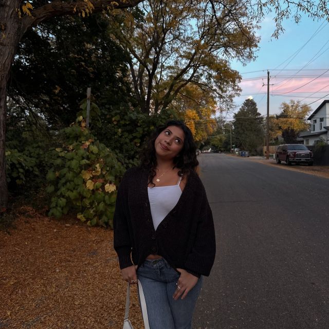 The only thing falling faster than the leaves…is our availability 👀 🍁🍂

Don’t wait, tour today and lock in your spot before rates increase 😇

#VERVEBoise #boisestate #studenthousing #apartment