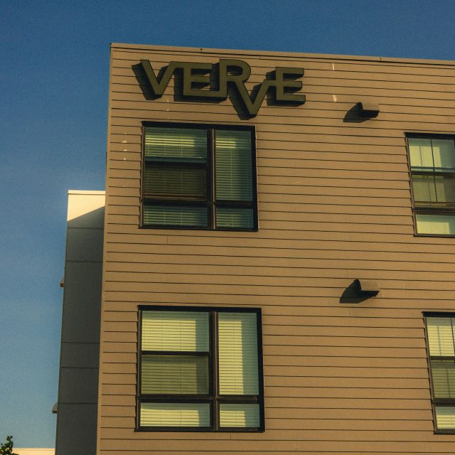 You can have it all here! With our new lowered rates, there has never been a better time to secure housing. Click the link in our bio to make VERVE your new home 🏠 ✨🎉

#VERVEBoise #boisestate #studenthousing #summer #apartment