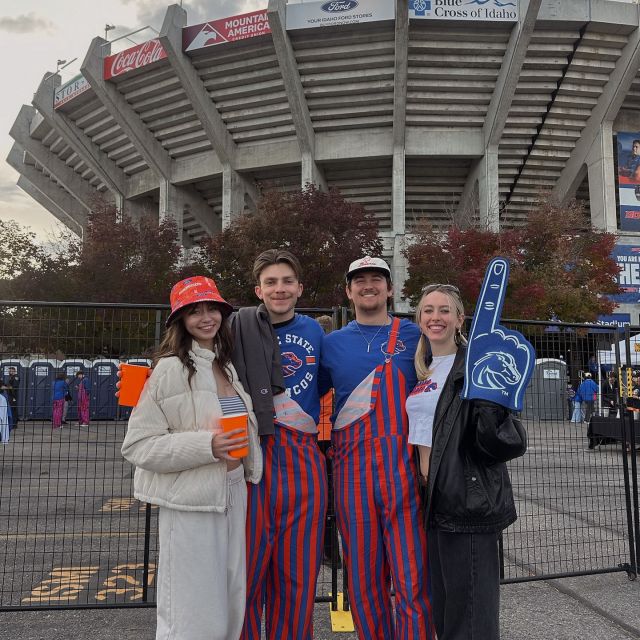 Family weekend game day was such a blast! Thank you to everyone who stopped by to celebrate with us before the big game!!!! 💙🧡🍔🌭🎉

#VERVEBoise #boisestate #studenthousing #apartment  #gameday#familyweekend